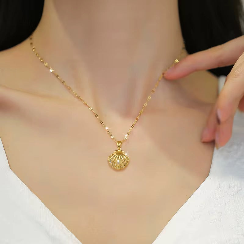 Golden Seashell Pendant Necklace with Pearl