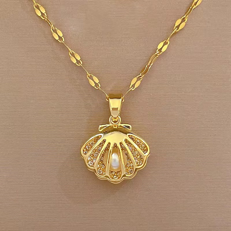 Golden Seashell Pendant Necklace with Pearl